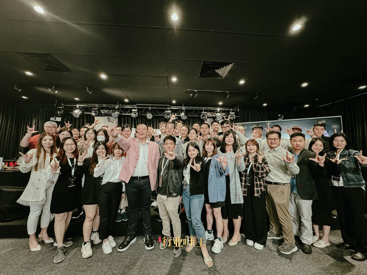 Founders and participants at a Vertex Mastery event, photo 20