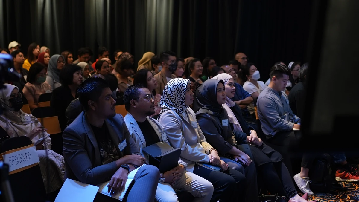 Founders and participants at a Vertex Mastery event, photo 14